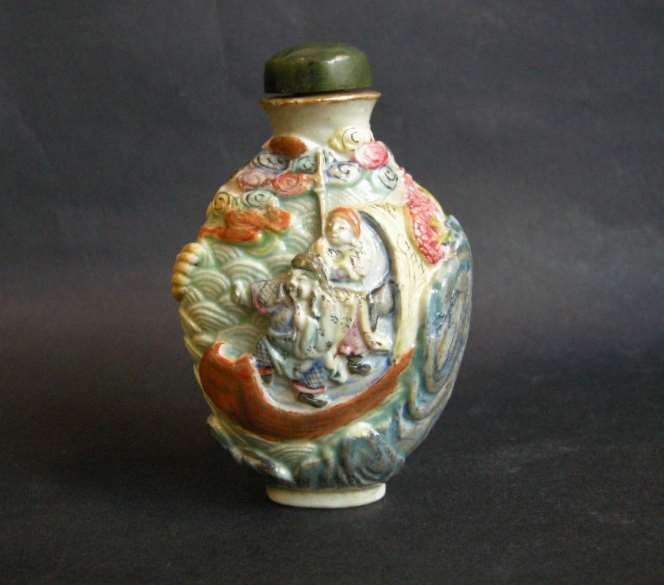 Snuff bottle porcelain molded and sculpted with the history of the legendary explorer Zhang Qian during a shipwreck